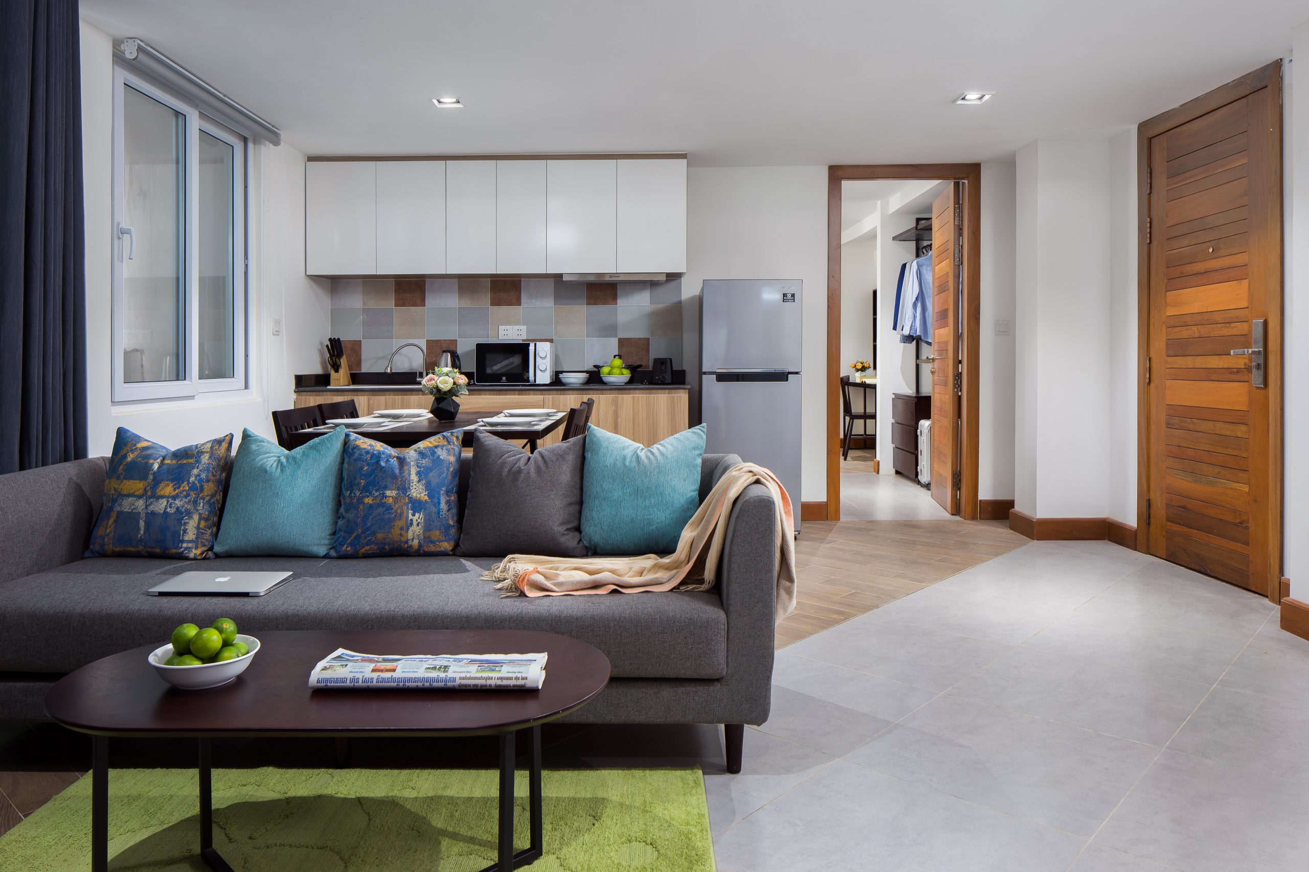 HOME PAGE Lin Ellis Apartment